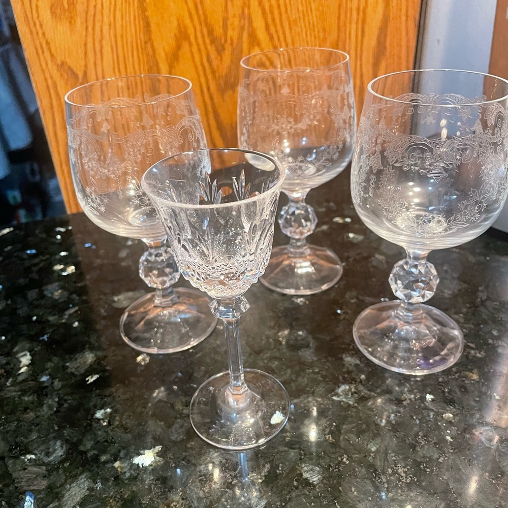 Elegant Crystal Wine Glass Set 3 and 1 deferen